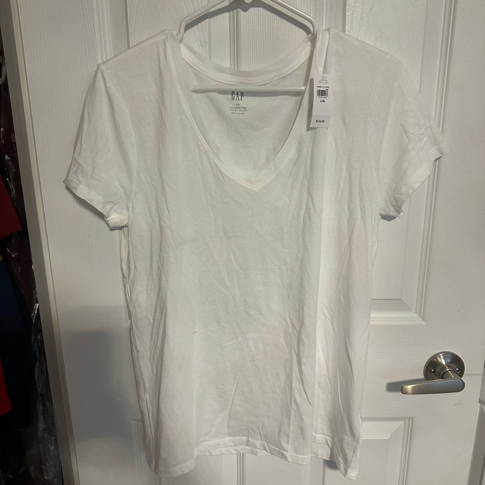 BNWT L Gap Shirt
